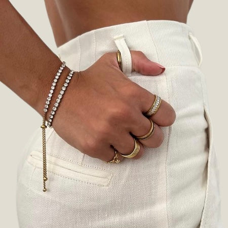 Stijlvolle armbanden in verschillende ontwerpen, met parels, zirkonia en schakelkettingen – elegante sieraden van Twinolo.