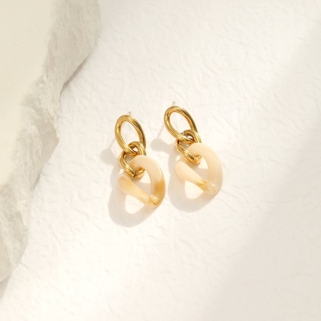 Boucles d'Oreilles à Puces en Résine – Tendance et Légères | Twinolo