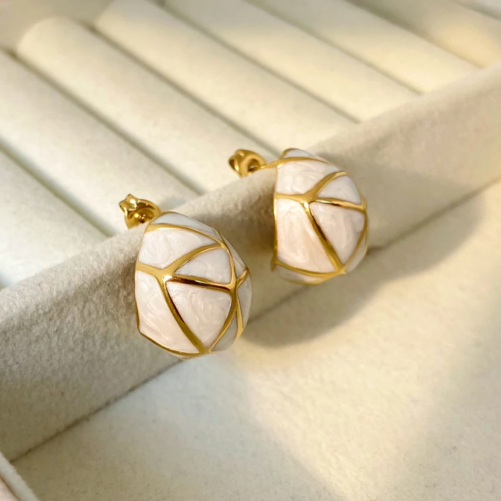 Goud-Witte Oorstekers – Fris & Stijlvol | Twinolo