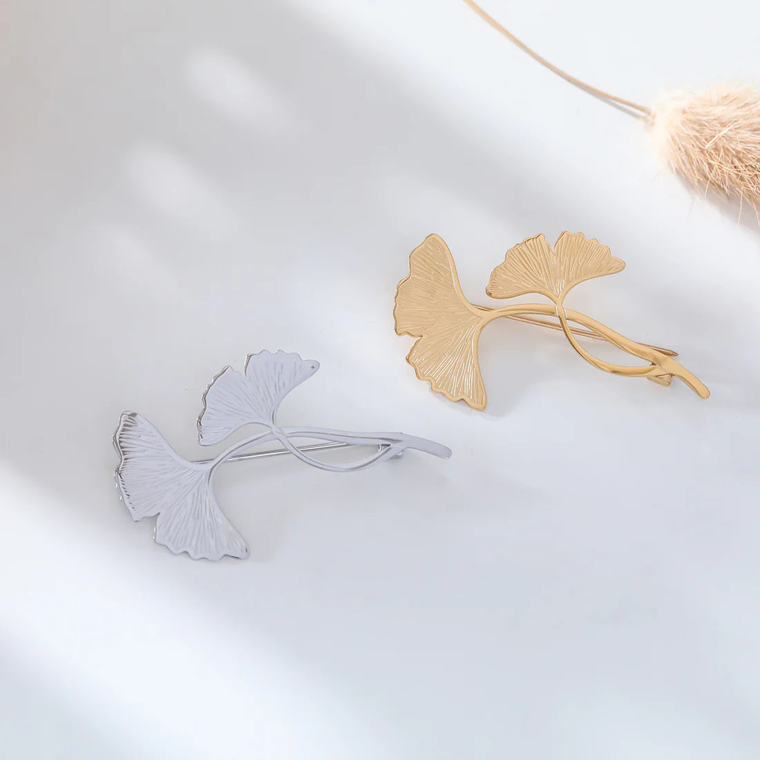Gouden Ginkgo Blad Broche – Minimalistisch & Tijdloos Design | Twinolo