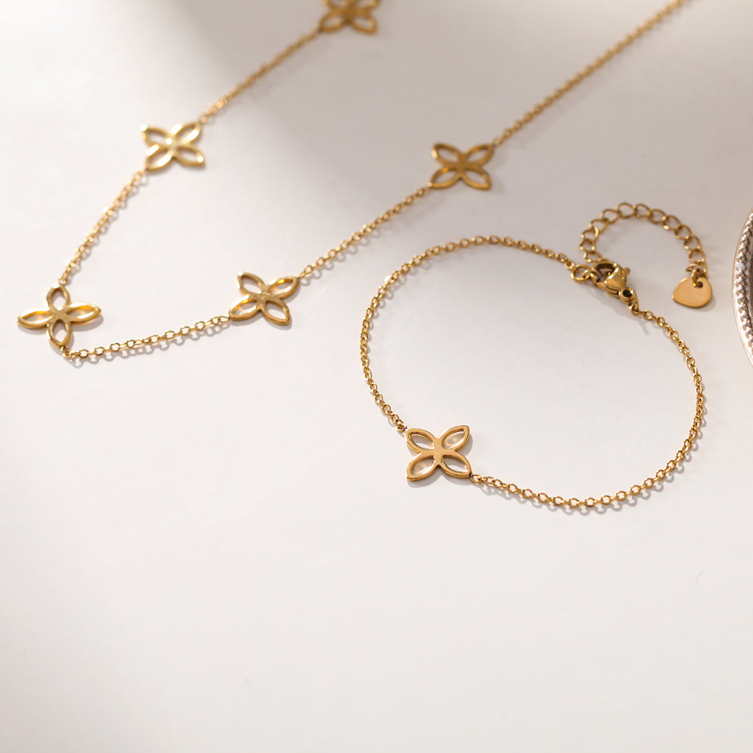 Bracelet Chaîne Dorée avec Trèfle – Charmant & Élégant | Twinolo