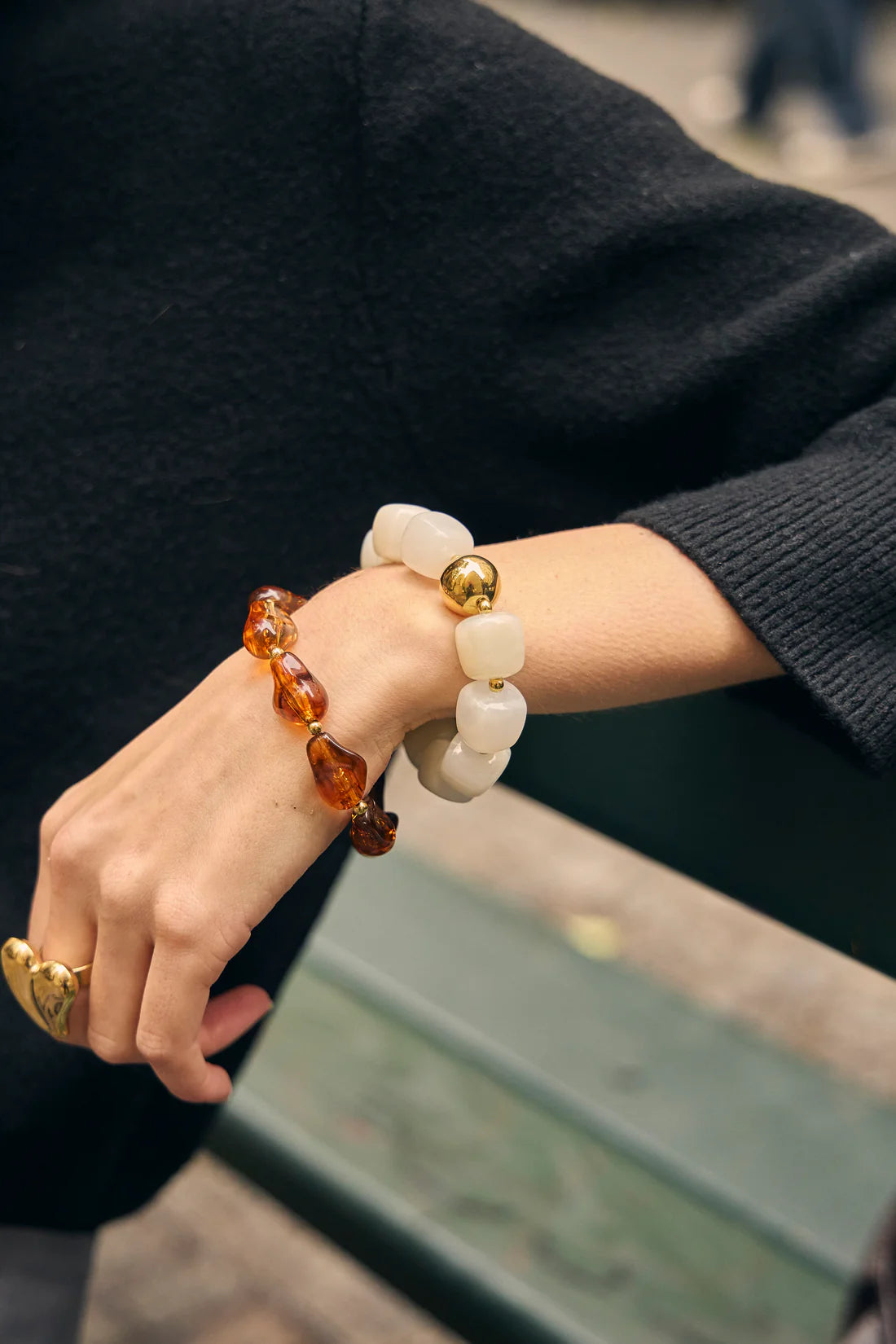 Bracelet élastique en résine pour femme – Ambre Brun – Bracelet tendance perles | Twinolo