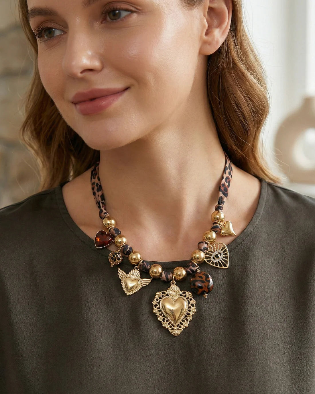 Collier Bohème Femme avec Breloques – Cordon Léopard & Acier Inoxydable Doré – Collier Tendance | Twinolo