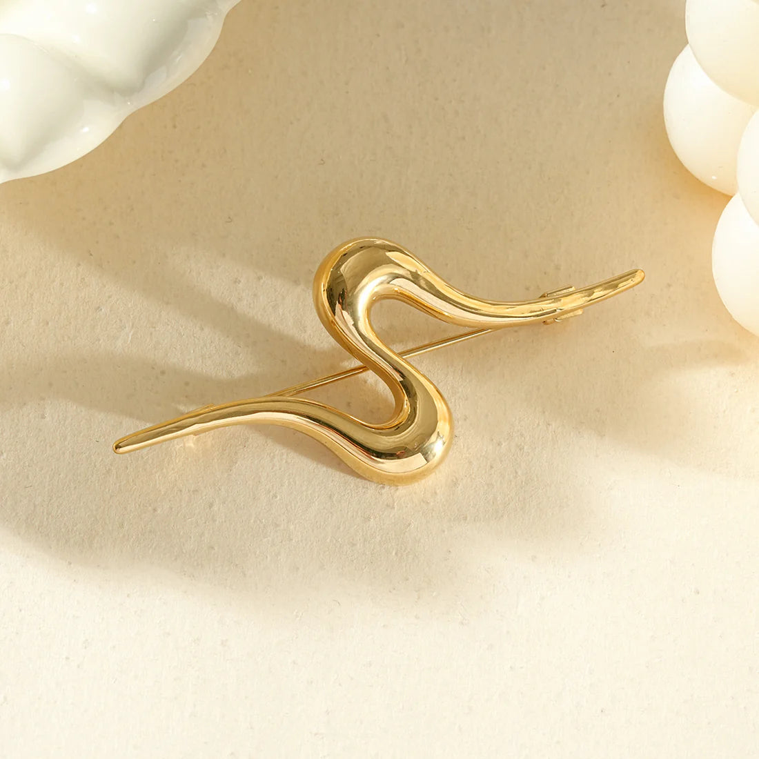 Abstracte Goudkleurige Broche – RVS | Twinolo