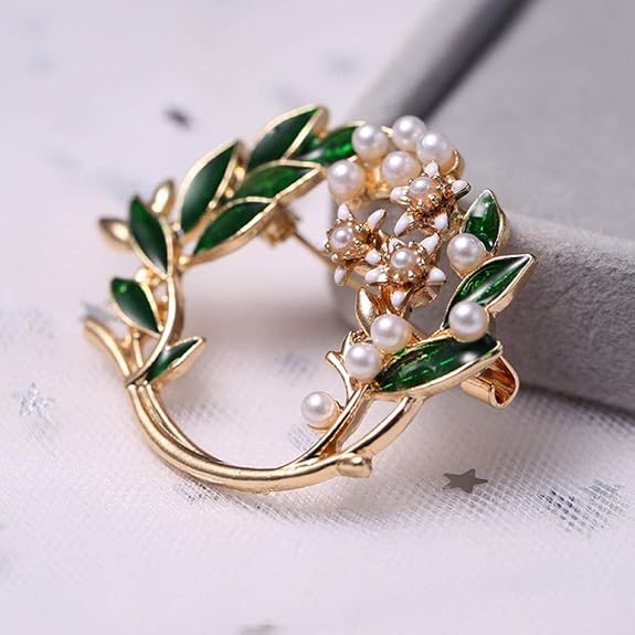 🌿 Broche Couronne Feuilles Vertes et Perles – Broche Élégante Intemporelle | Twinolo