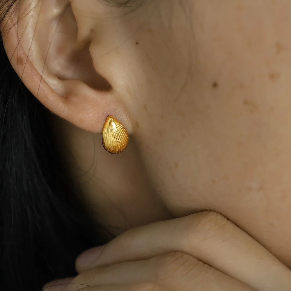 Schelpvormige Oorstekers – Natuurlijke Zomerse Stijl | Twinolo