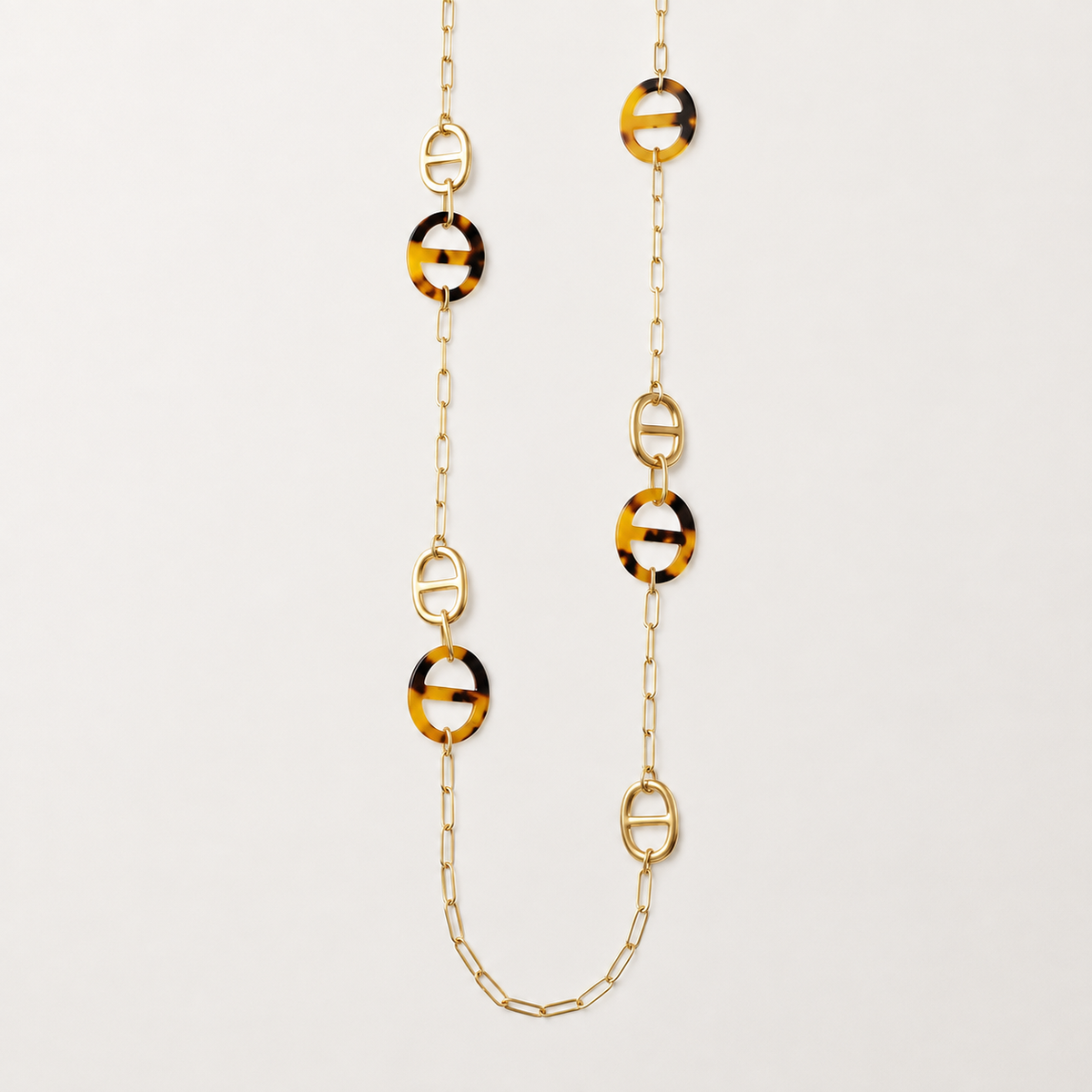 Long collier à pendentif avec détails en résine – Couleur or – Acier inoxydable | TWINOLO