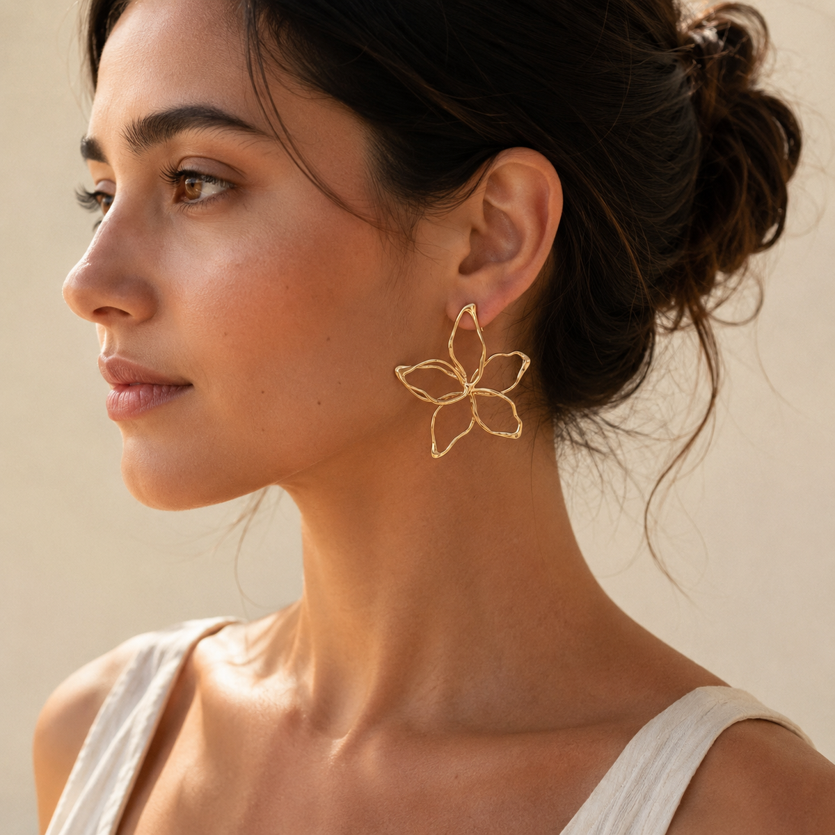 Boucles d'oreilles pendantes Statement Fleur Ouverte Dorées – Acier Inoxydable | Twinolo