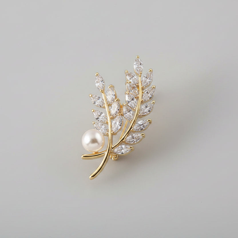 🌿 Broche Feuille avec Perle et Cristaux – Broche Élégante Dorée pour Femme | Twinolo