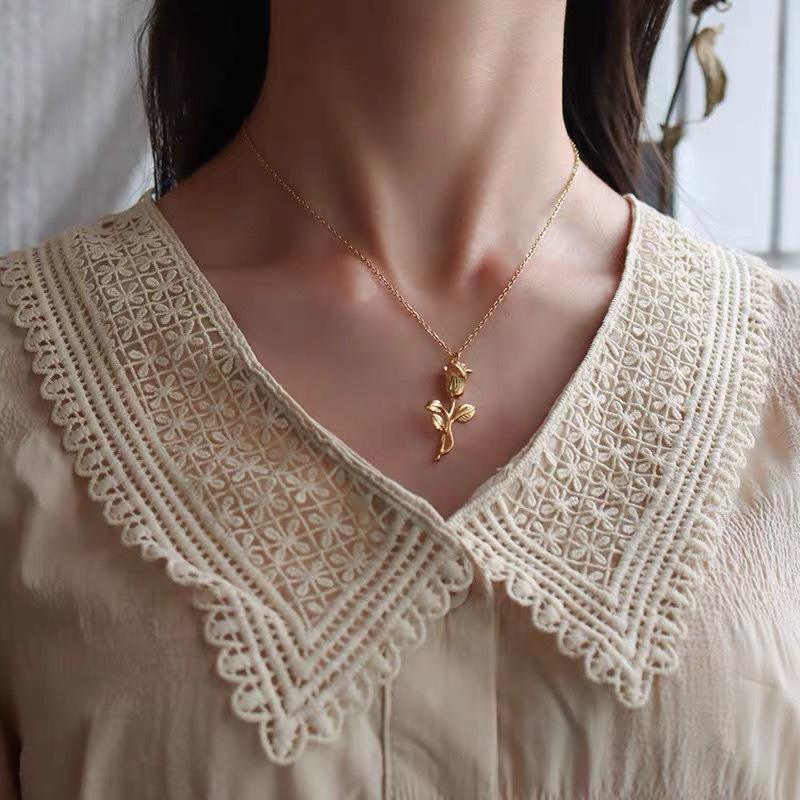 Collier avec pendentif rose – Romantique et élégant | Twinolo
