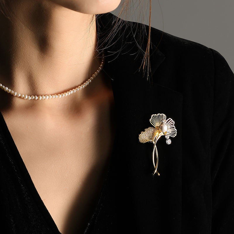 Broche Fleur - Élégante Broche Ornée de Cristaux | Twinolo