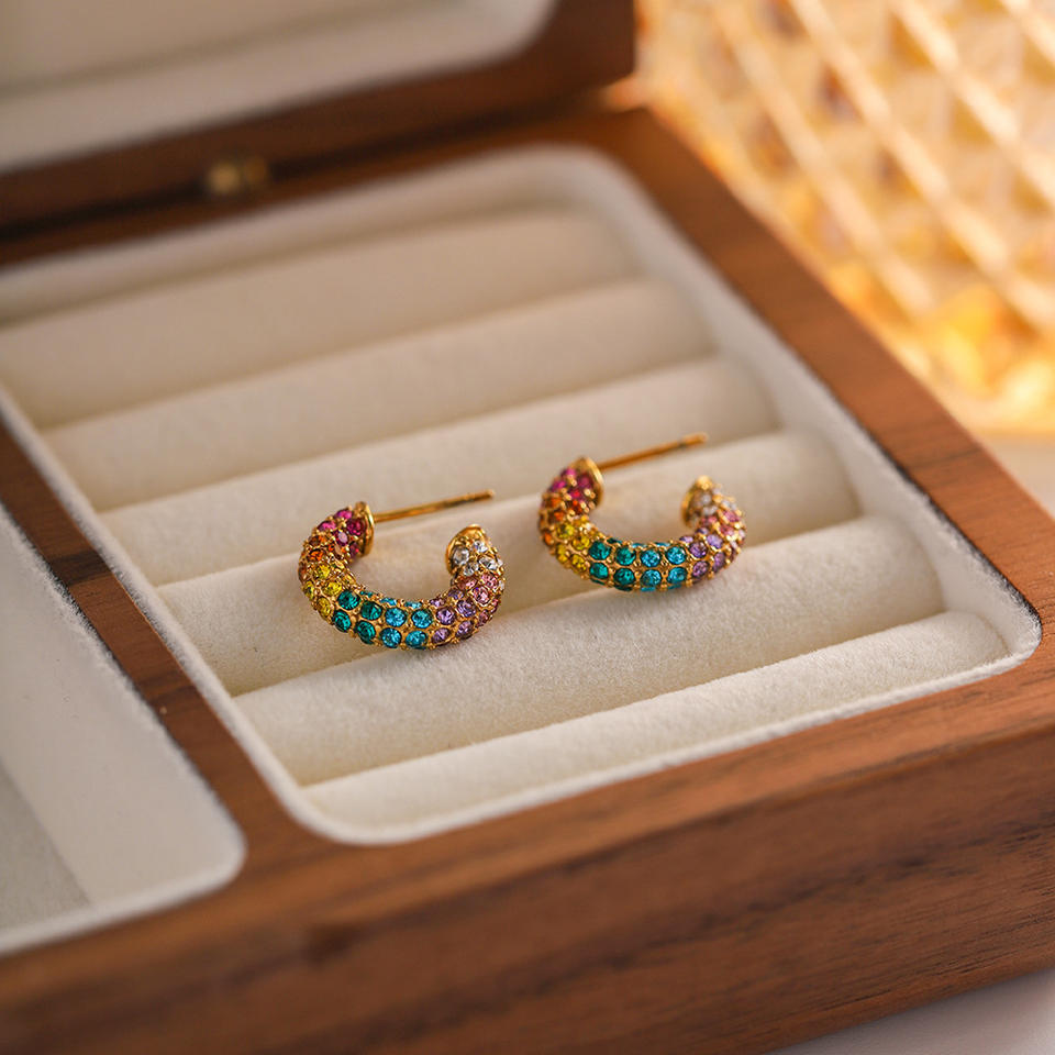 Boucles d'oreilles créoles arc-en-ciel – Oxyde de zirconium au design coloré | Twinolo