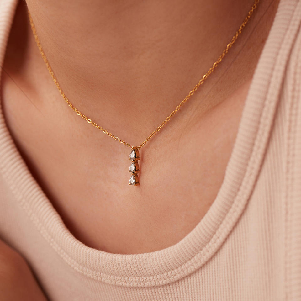 Collier avec zircone cubique en forme de goutte - Détail étincelant | Twinolo