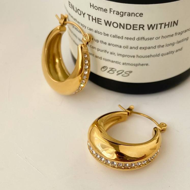 Boucles d'oreilles créoles élégantes avec zircones | Twinolo