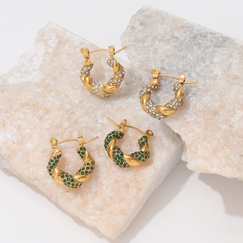 Croissant Oorbellen met Glanzende Groene Zirkonia – Stijlvol Contrast | Twinolo