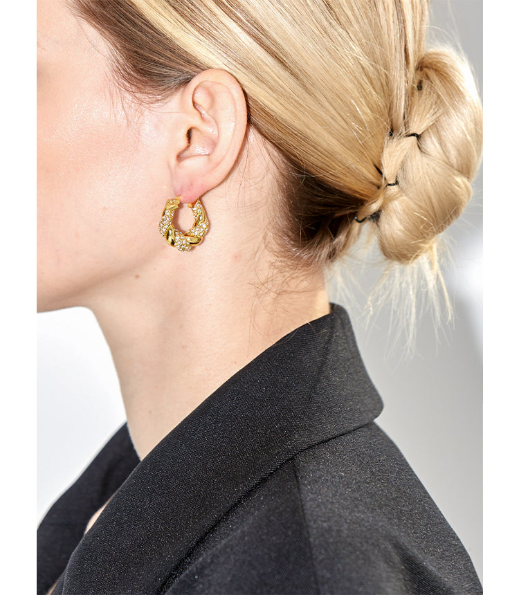 Croissant Oorbellen met Glanzende Groene Zirkonia – Stijlvol Contrast | Twinolo