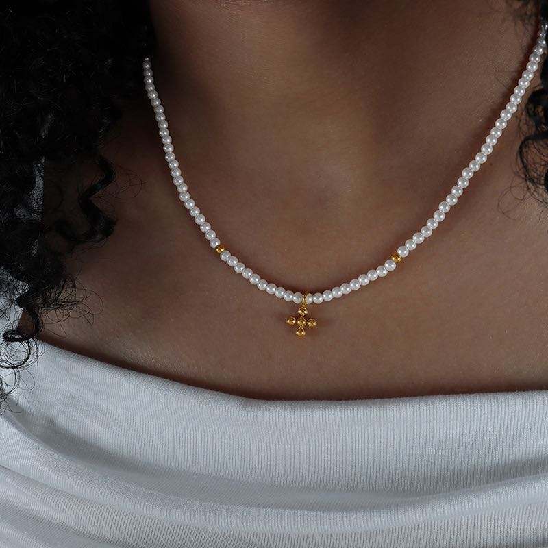 Collier de Perles avec Pendentif Croix – Classique & Intemporel | Twinolo