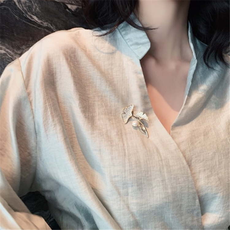 Broche fleur - Broche élégante avec cristaux et perle | Twinolo