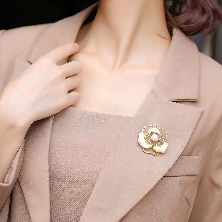 Broche Fleur - Élégante Broche avec Perle | Twinolo