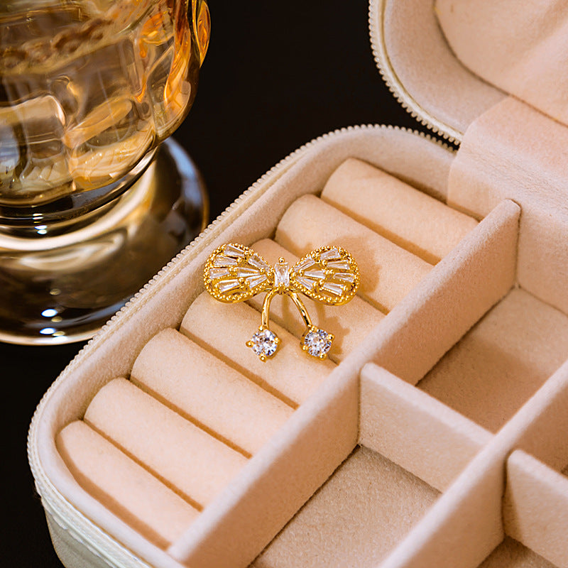 🎀 Strikbroche met Kristallen – Elegante Zilverkleurige Broche | Twinolo