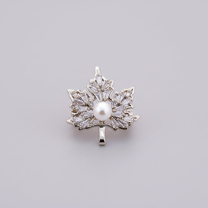 🍁 Broche feuille avec perle et détails dorés – Élégante Broche | Twinolo