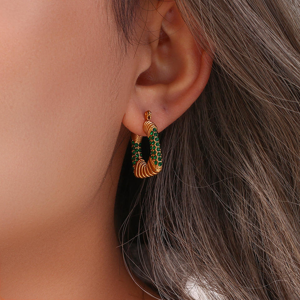 Boucles d'oreilles créoles avec accents de zircone cubique | Twinolo