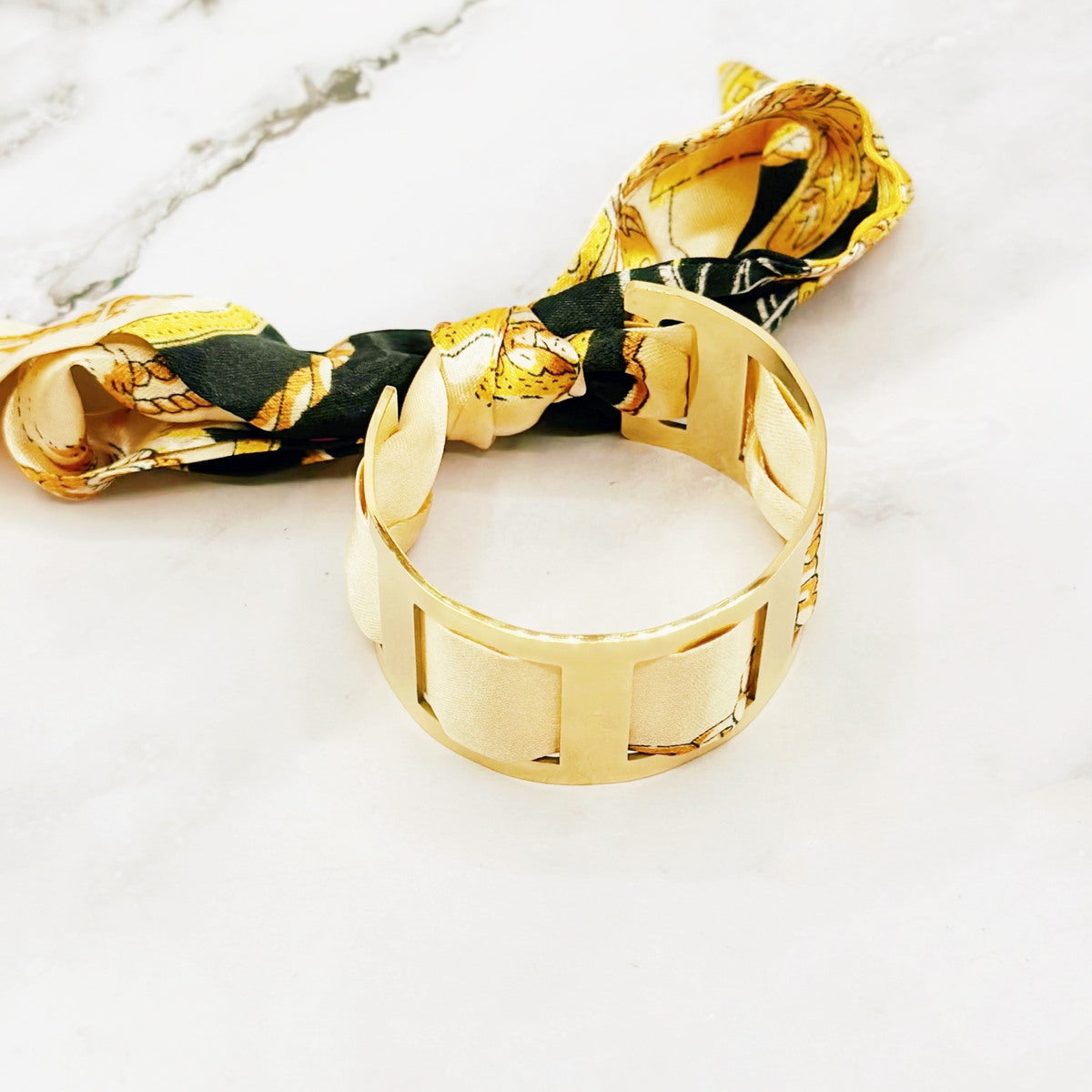 Bracelet Manchette Dorée avec Écharpe – Acier Inoxydable | TWINOLO