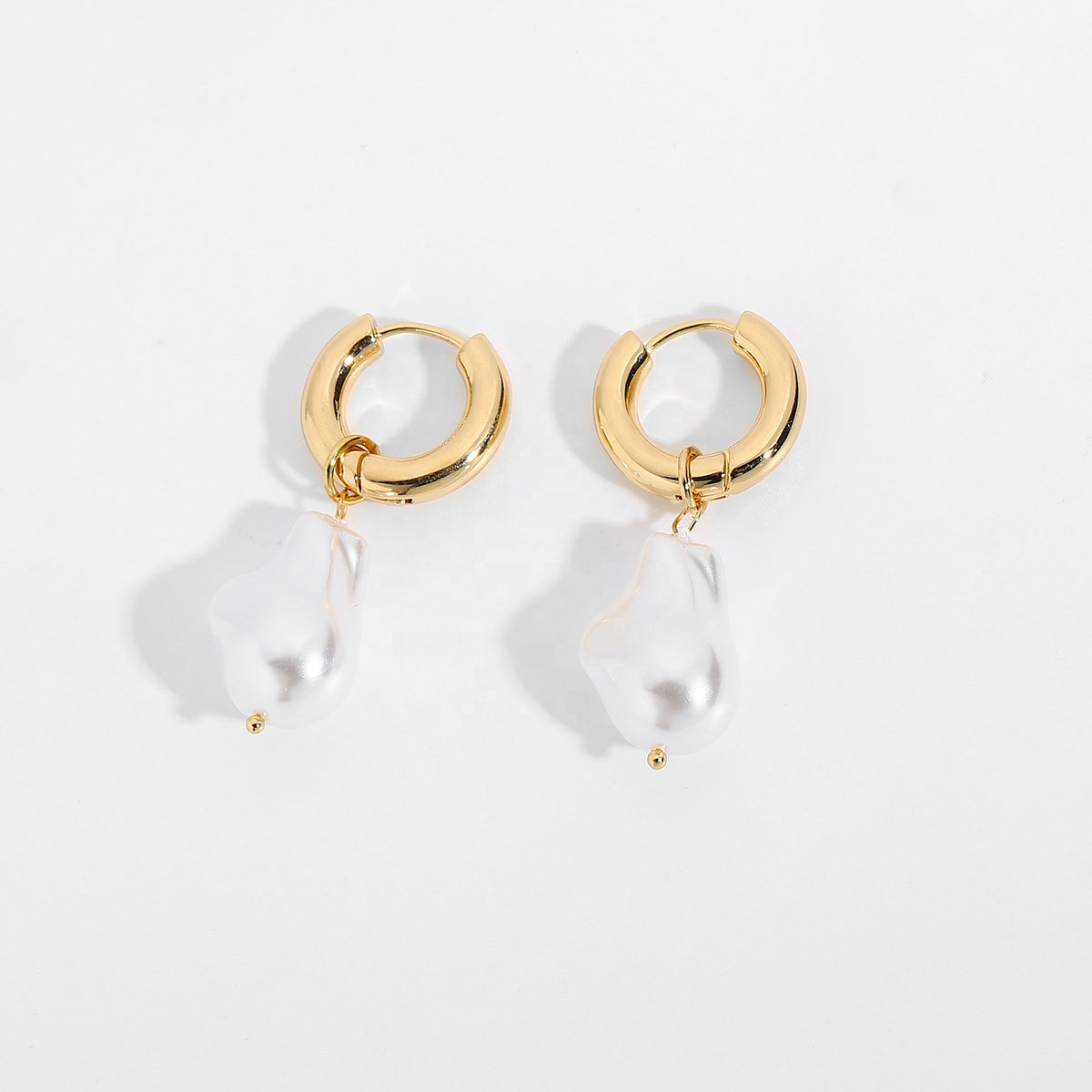 Boucles d'oreilles créoles perles d'eau douce – Look romantique | Twinolo