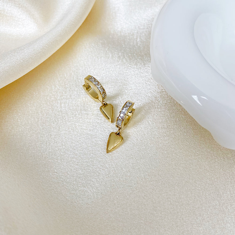 Créoles Dorées avec Pendentif Cœur – Romantiques & Élégantes | Twinolo