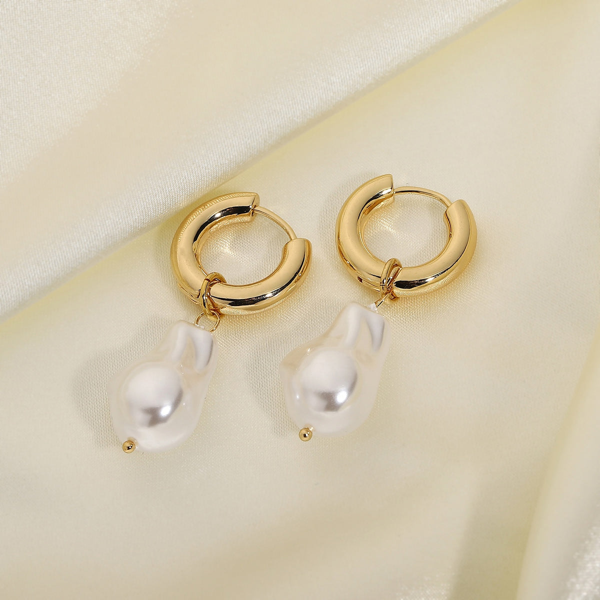 Boucles d'oreilles créoles perles d'eau douce – Look romantique | Twinolo