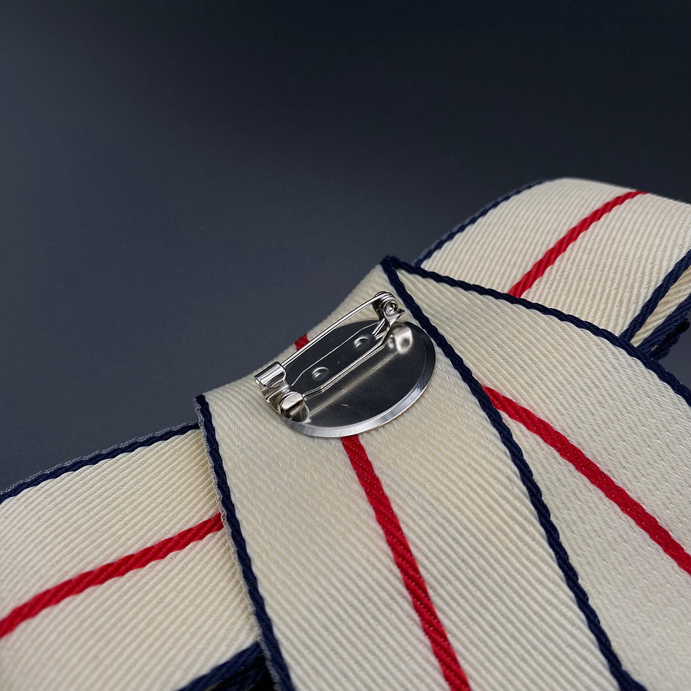 🎀 Bow Brooch - Elegant Brooch with Bee Design | Twinolo