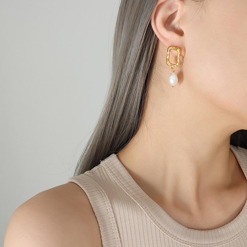 Boucles d'oreilles en or avec perle subtile - Élégance minimaliste | Twinolo
