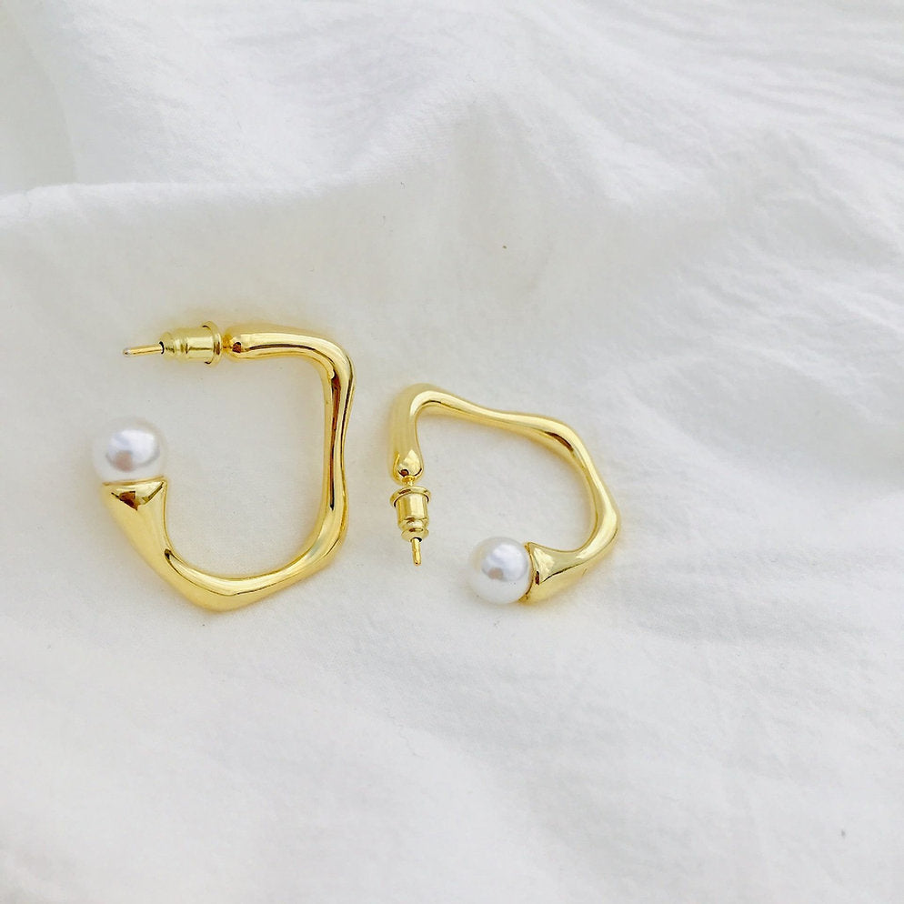 Boucles d'oreilles créoles avec petite perle – Design subtil | Twinolo