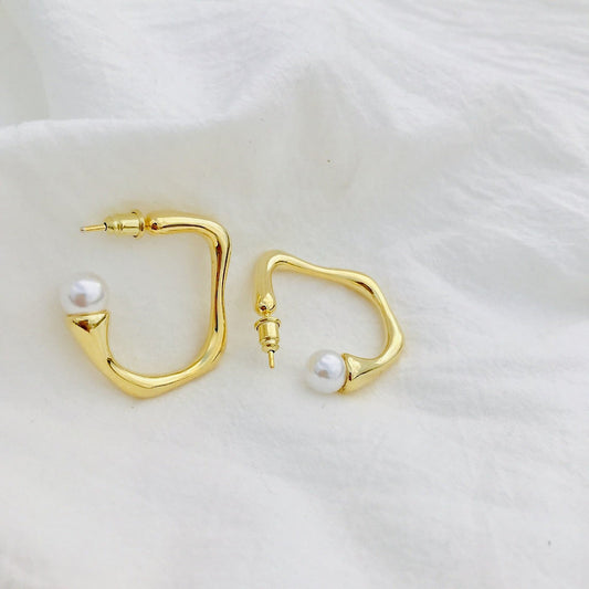 Hoepeloorbellen met Kleine Parel – Subtiel Design | Twinolo