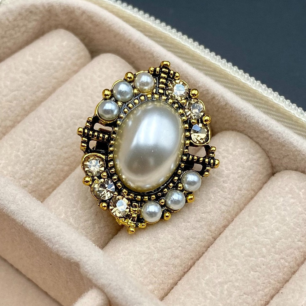 Broche - Élégante broche avec cristaux et perle