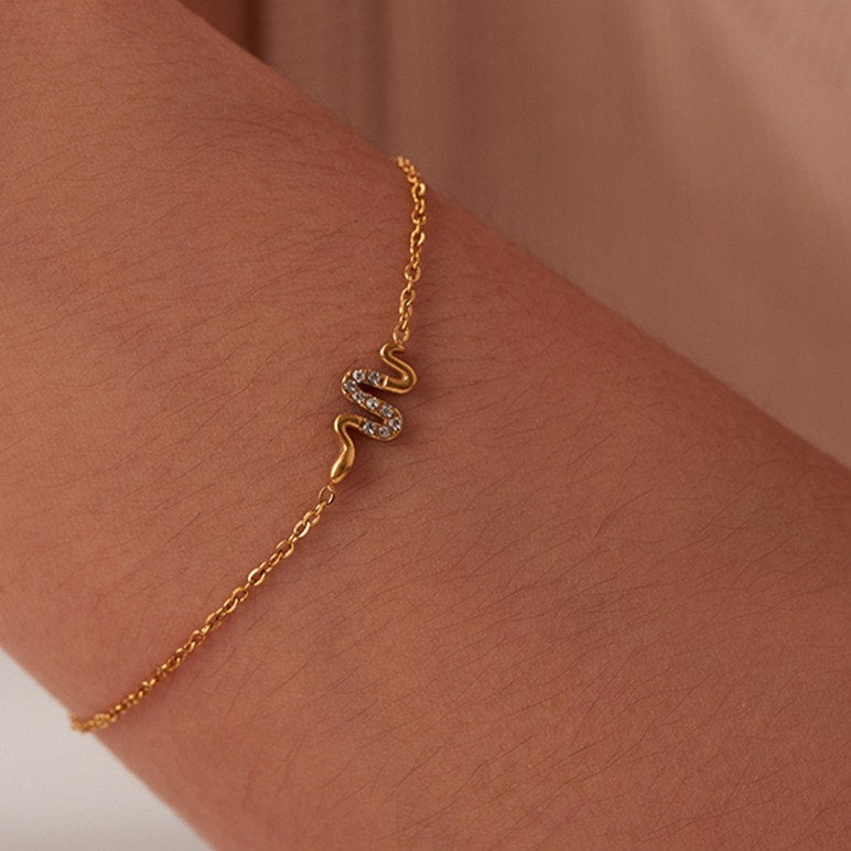 Bracelet fin avec pendentif serpent – Mystérieux et tendance | Twinolo