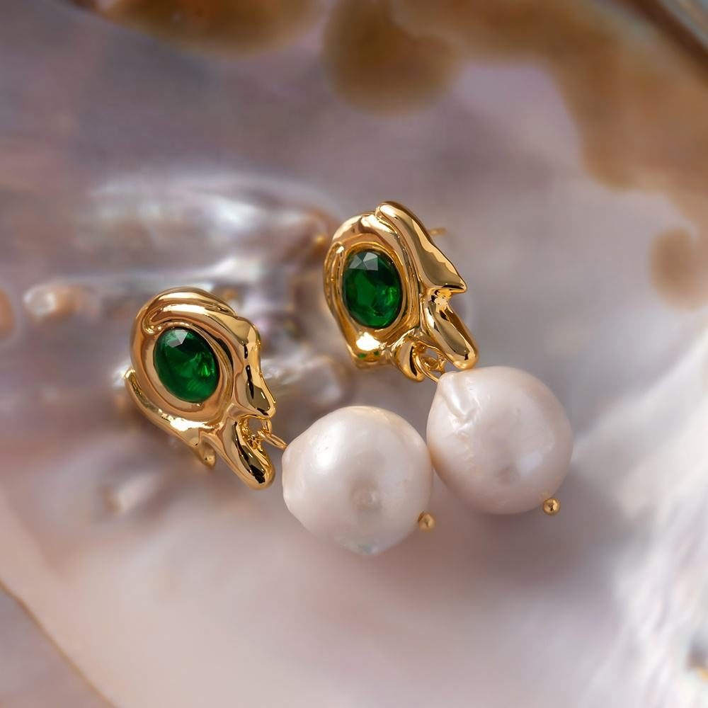 Oorhangers met Groene Steen en Parel – Klassiek & Kleurvol | Twinolo