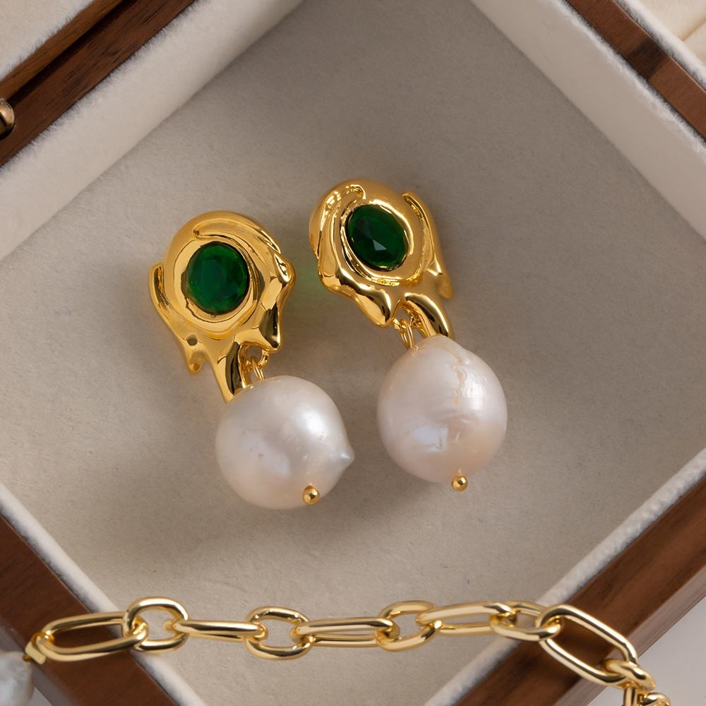 Oorhangers met Groene Steen en Parel – Klassiek & Kleurvol | Twinolo