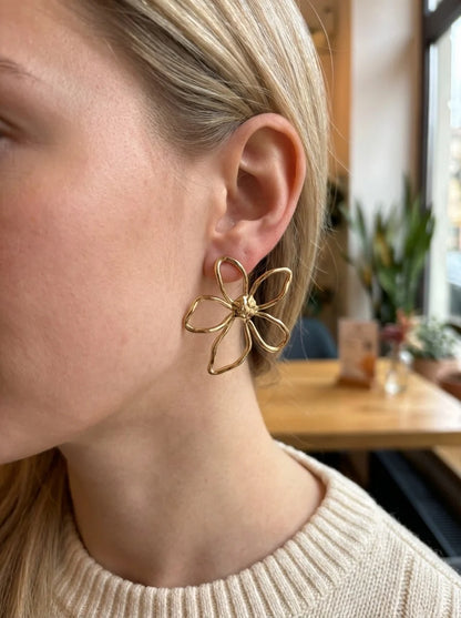 Gold-coloured Statement Flower Earrings | TWINOLO