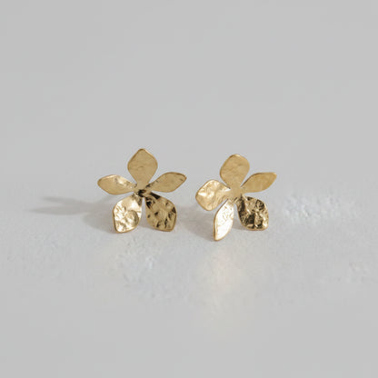 Gold-colored Flower Earrings with Organic Shape | TWINOLO
