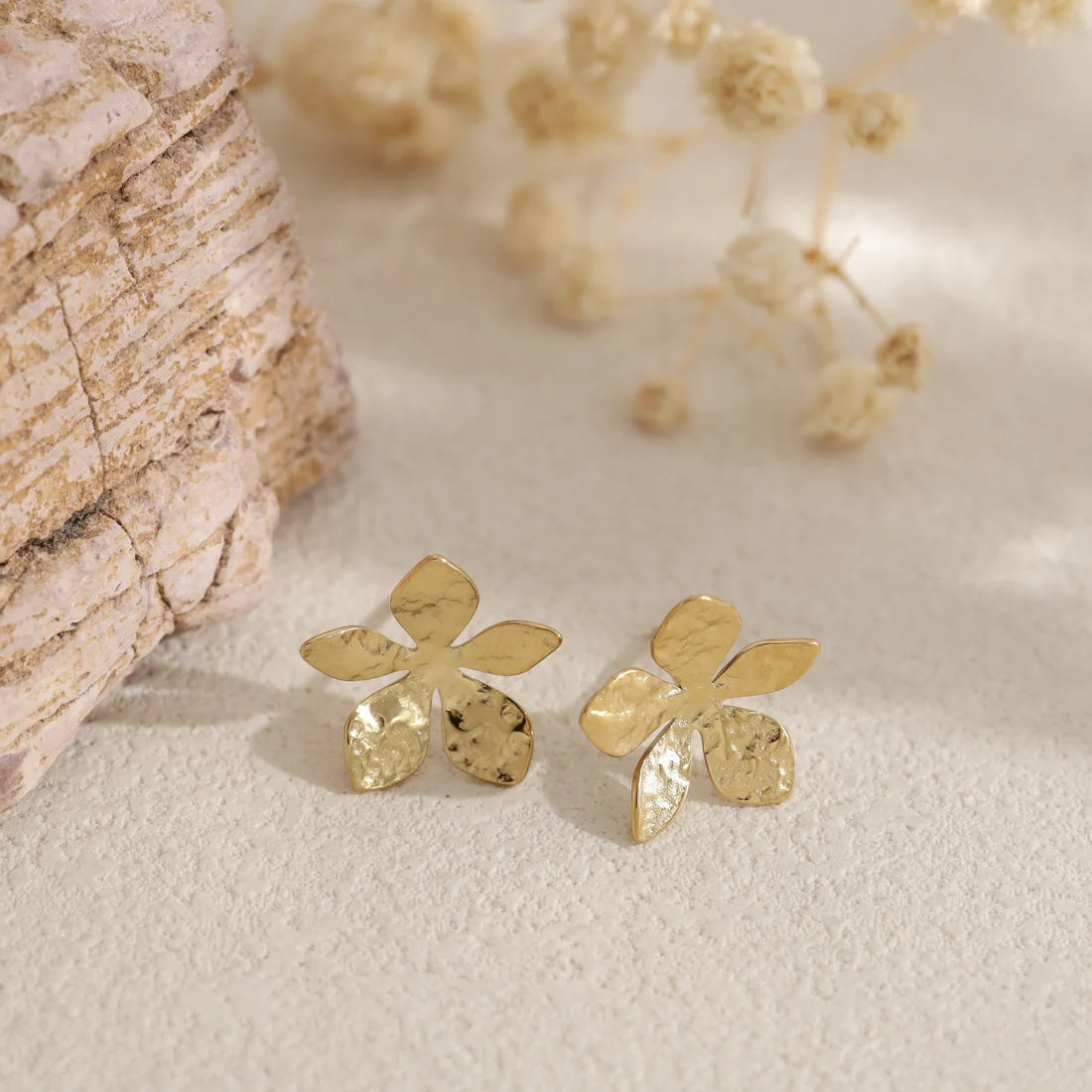 Gold-colored Flower Earrings with Organic Shape | TWINOLO