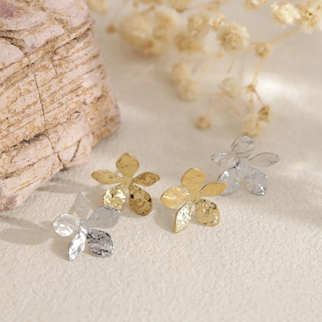 Gold-colored Flower Earrings with Organic Shape | TWINOLO