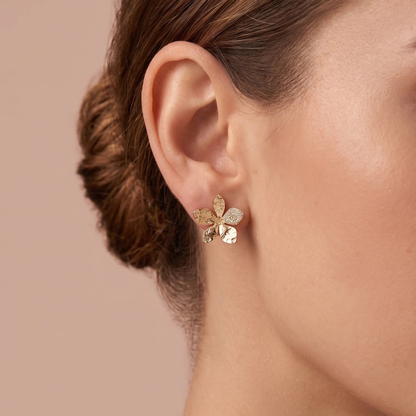 Gold-colored Flower Earrings with Organic Shape | TWINOLO