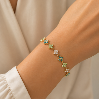 Flower Bracelet with Green and White Stones – Gold-colored – Stainless Steel | TWINOLO