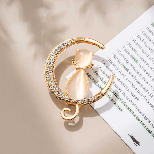 🌙 Gouden Kat Broche met Kristallen  | Twinolo