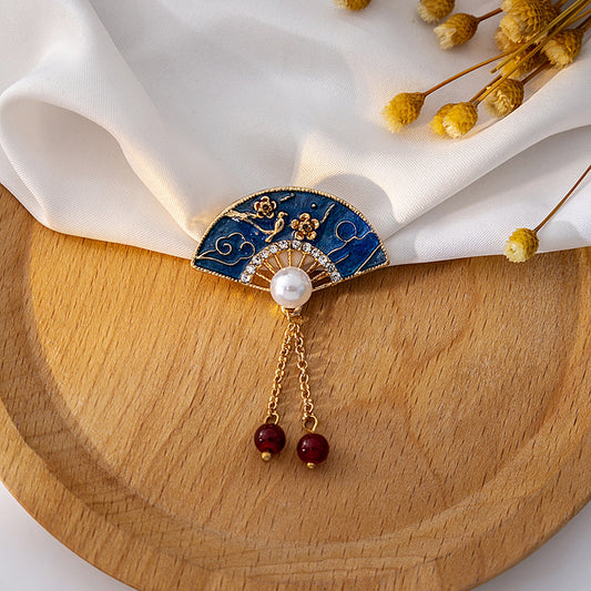 Waaierbroche Blauw met Parel en Hangende Details – Elegante Broche | Twinolo